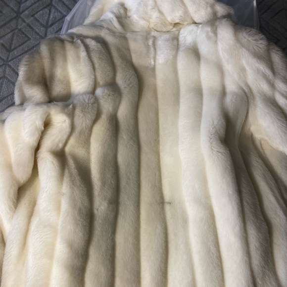 Monterey Fashions White Faux Fur. Vintage piece. - Picture 10 of 15